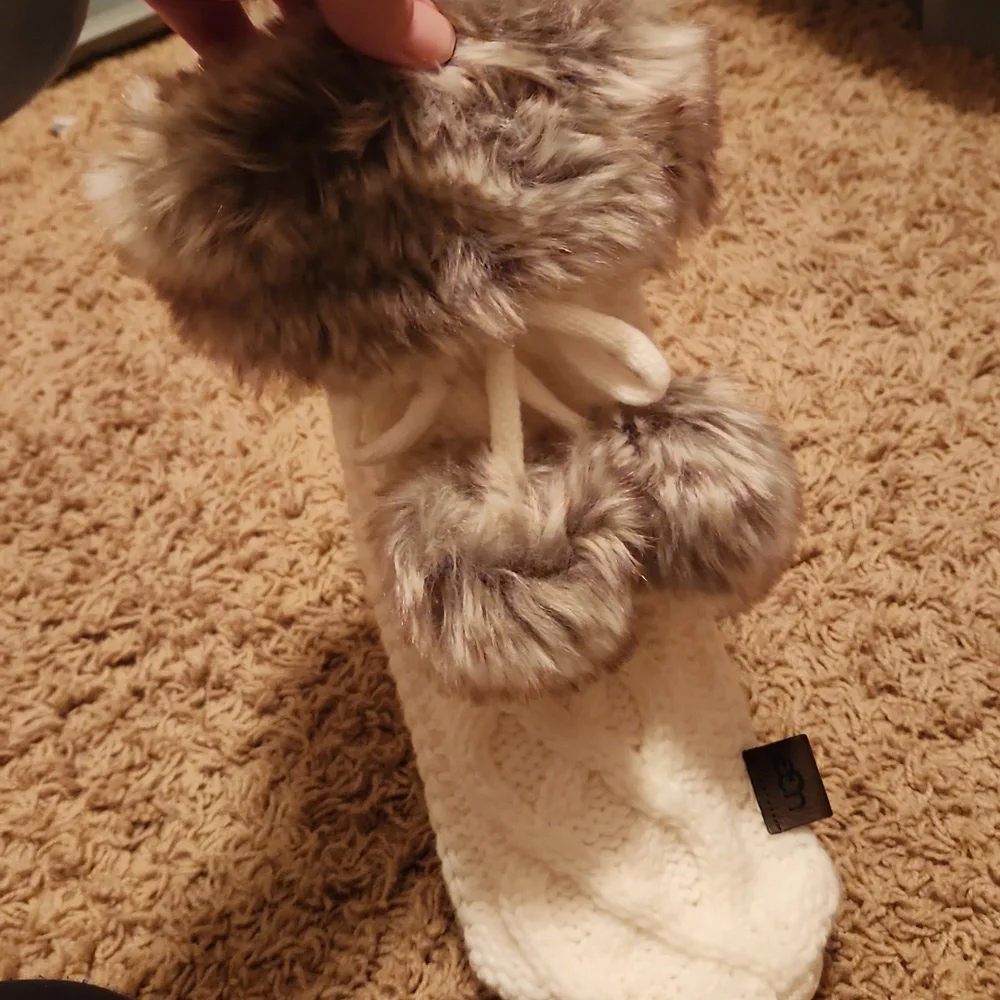 UGG Cable Knit Cream Wine Bottle Holder with Faux Fur Trim